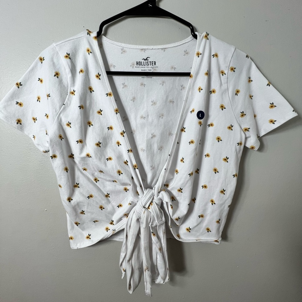 Hollister T-shirt. Size L